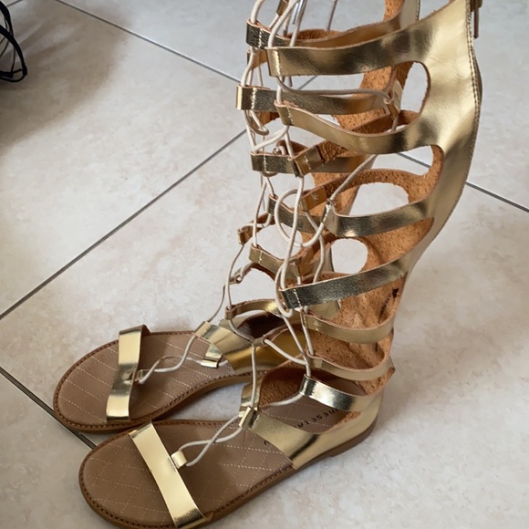 gold and black chinese laundry - Picture 2 of 4